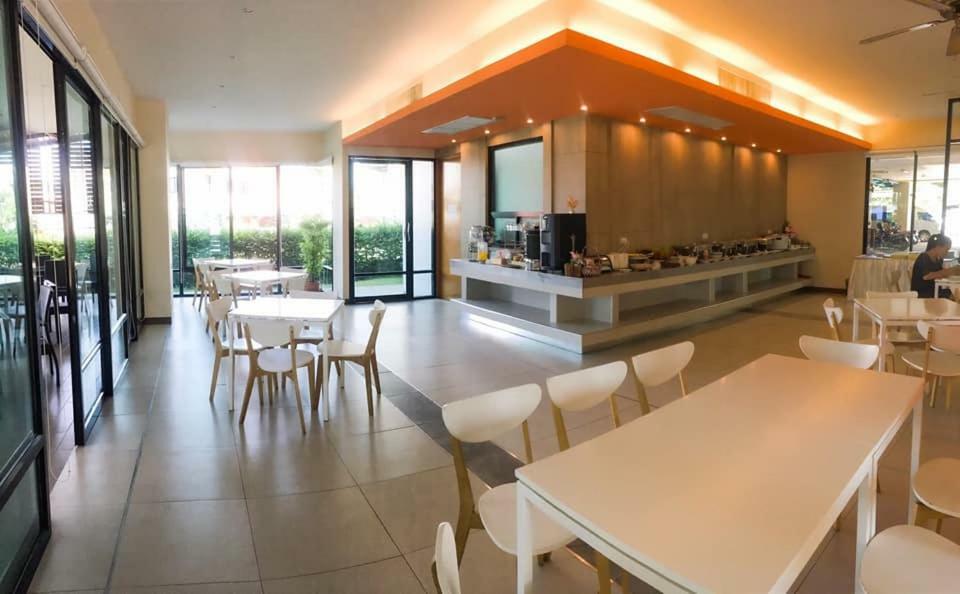 Abizz Hotel Lampang Airport Buitenkant foto