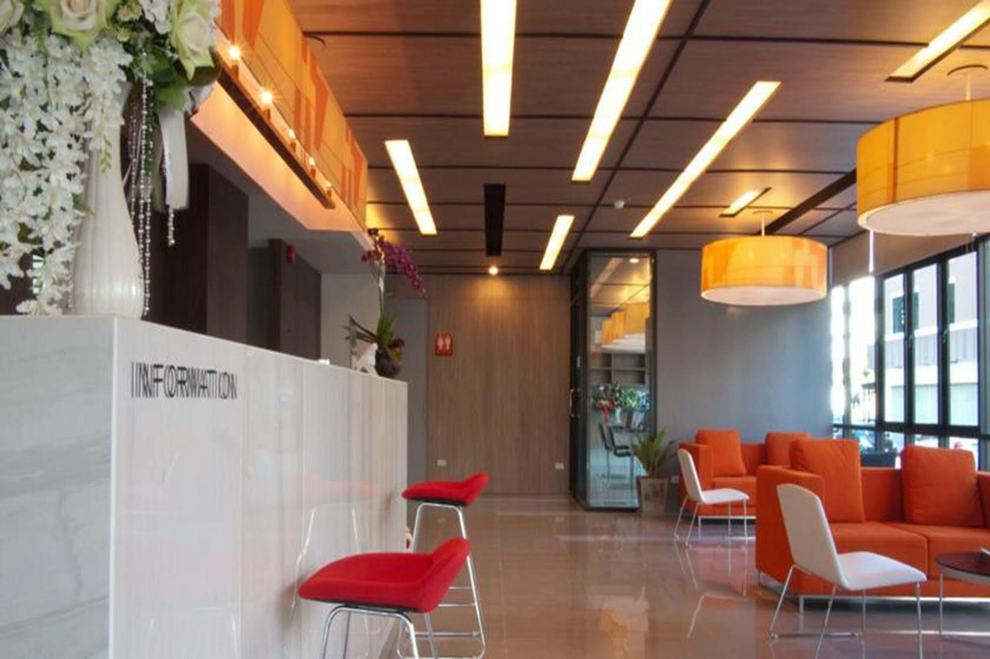 Abizz Hotel Lampang Airport Buitenkant foto